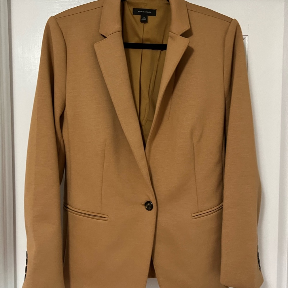 Ann Taylor One Button Blazer in Flannel Camel
